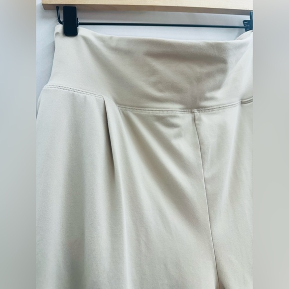 All in Motion Cream Flat Waist Women’s Pleated Taper Active Pants, XXL - Picture 3 of 4